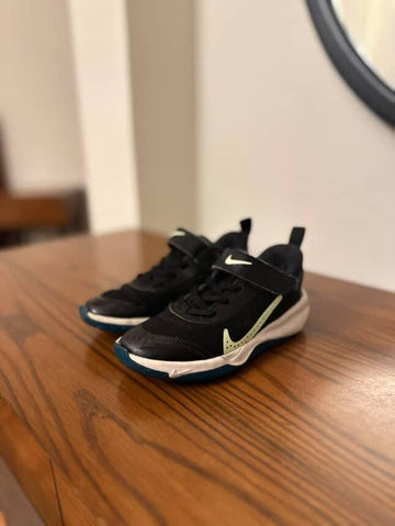 Shoes / Size 11 C / EUR 28